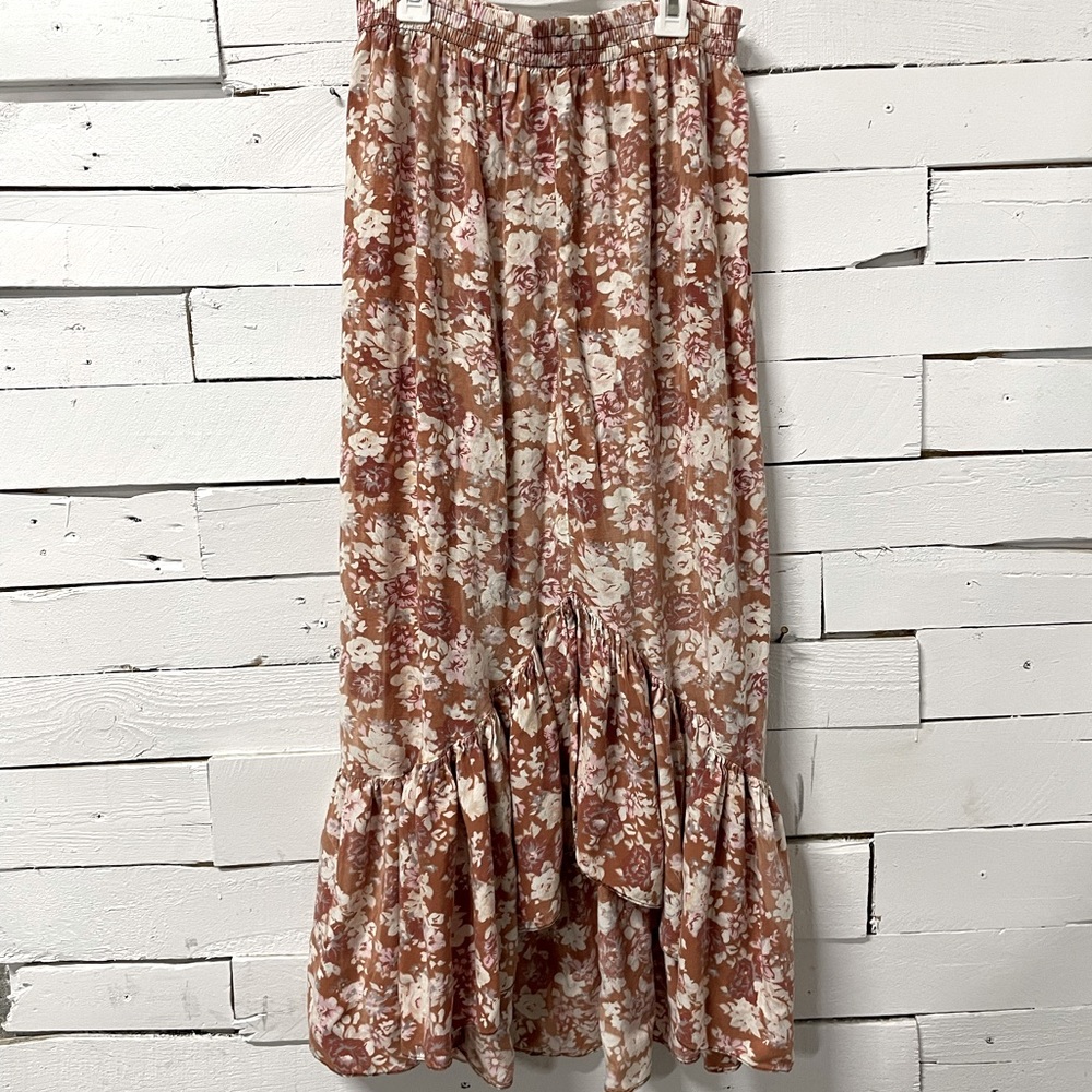 Liza Lynn Medium Elastic Waist Distressed Skirt. Size M